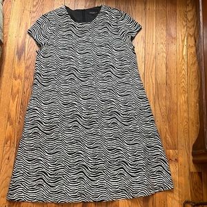 J McLaughlin black and white silk swing dress-size M